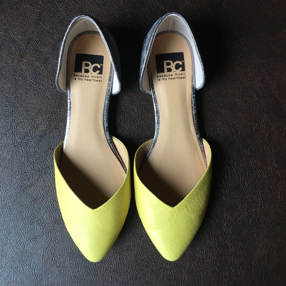 BC D'orsay Silver Chartreuse Pointed Toe Flats (Size 8.5)